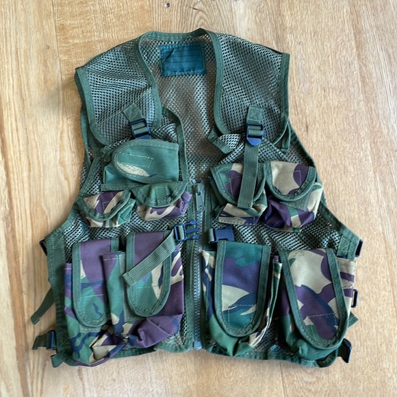 Other - Youth tactical army vest, 9 pockets, NWOT